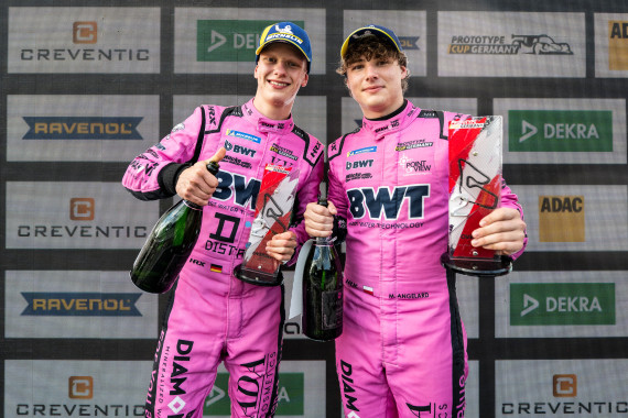 Mattis Pluschkell (links) und Maksymilian Angelard (rechts) sind beste Junioren im Prototype Cup Germany 2025