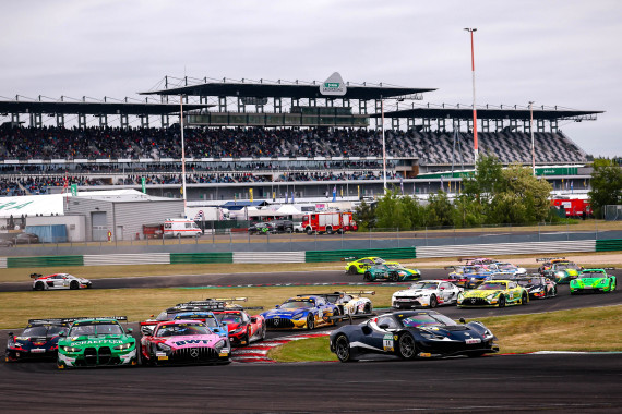 Im DTM-Sonntagsrennen am Lausitzring fuhr Jack Aitken zum Sieg