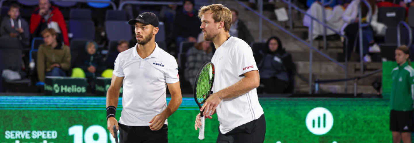 Kevin Krawietz (r) und Tim Pütz (l) starten bei den Terra Wortmann Open 2023 im Doppel