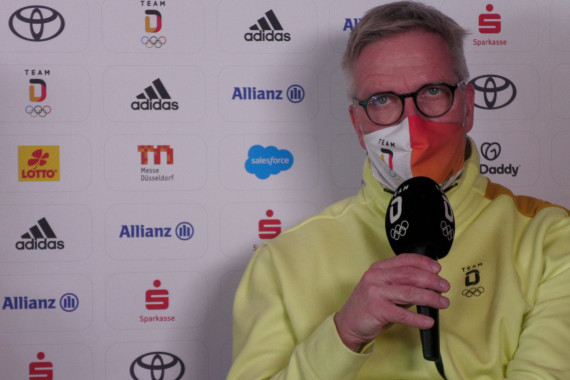 Chef de Mission Dirk Schimmelpfennig hat auf der PK u.a. über die Quarantäne-Bedingungen der an Corona erkrankten Athleten sowie den ersten Wettkampftag gesprochen.