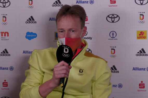 Im Interview spricht Prof. Dr. Bernd Wolfarth, leitender Olympia-Arzt des Team Deutschland, u.a. über die Quarantäne-Bedingungen der an Corona erkrankten Athleten.