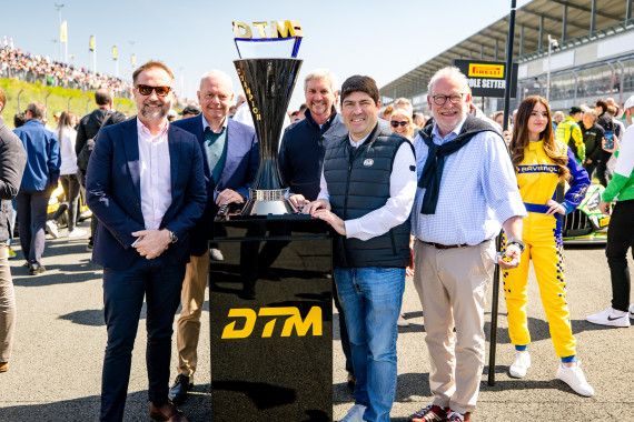 Von links nach rechts- Willem Groenewald (FIA Secretary General for Automobile Mobility), Karlheinz Jungbeck (ADAC Tourismuspräsident), Dr. Gerd Ennser (ADAC Sportpräsident), Alberto Villareal (General Manager FIA) und Dr. Hilmar Siebert (ADAC Vizepräsident)