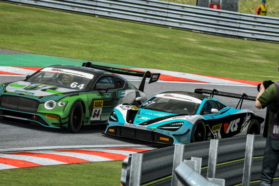 Die ADAC GT Masters eSports Championship startete in Brands Hatch