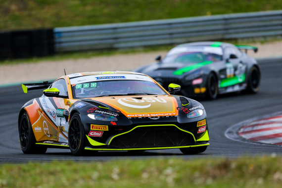 Meisterauto- Der Aston Martin Vantage GT4 von Prosport Racing