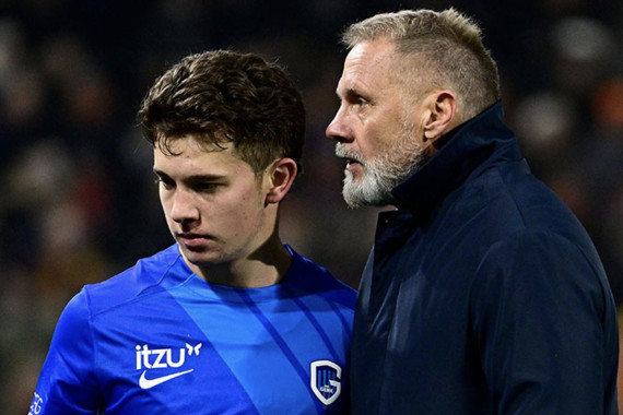 Konstantinos Karetsas (l.) mit seinem damaligen Genk-Trainer Thorsten Fink.