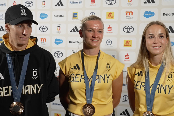 Im Interview sprechen die Fußball-Nationalspielerinnen Giulia Gwinn, Alexandra Popp und Ann-Katrin Berger u.a. über die Emotionen nach dem Gewinn der Bronzemedaille und dem bevorstehenden Umbruch der DFB-Frauen.