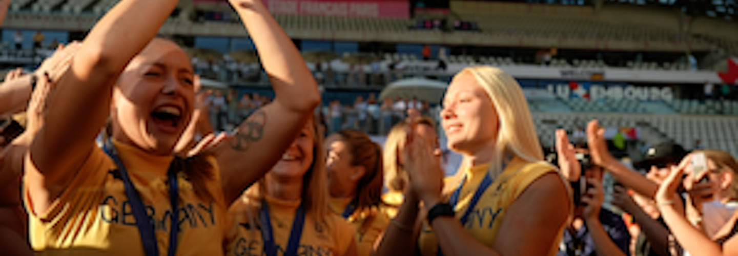 Medal Walk durch die Fan Zone: Besonderer Empfang für Sprint-Staffel