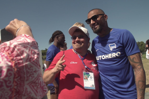 Die Profis von Hertha BSC haben die Fußballspiele der Special Olympics Nationale Spiele 2022 auf dem Berliner Maifeld besucht.
