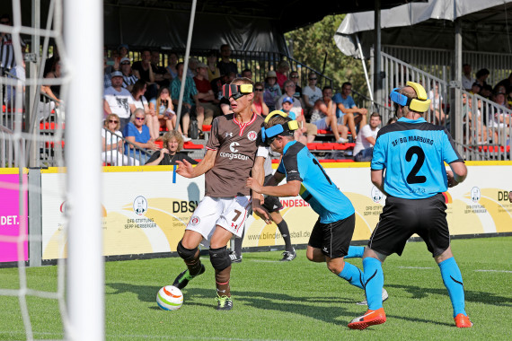 Der FC St. Pauli empfängt die Teams der Blindenfußball-Bundesliga in Hamburg.