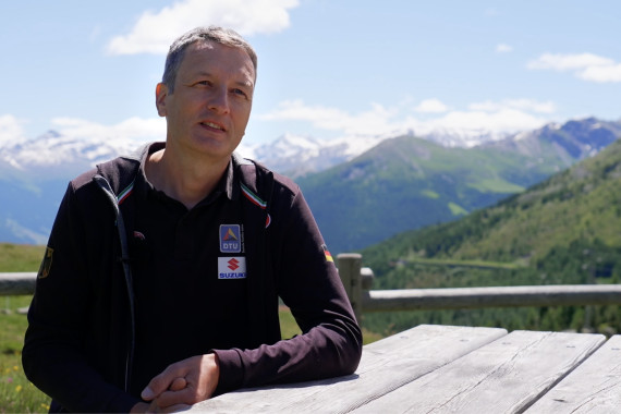 Im Interview spricht Chef-Bundestrainer Dr. Thomas Moeller u.a. über das erste Halbjahr 2024 und die Situation der Athleten Hellwig, Eim und Gomez-Göggel. Außerdem blickt er auf die anstehenden Highlights im Triathlon-Kalender.