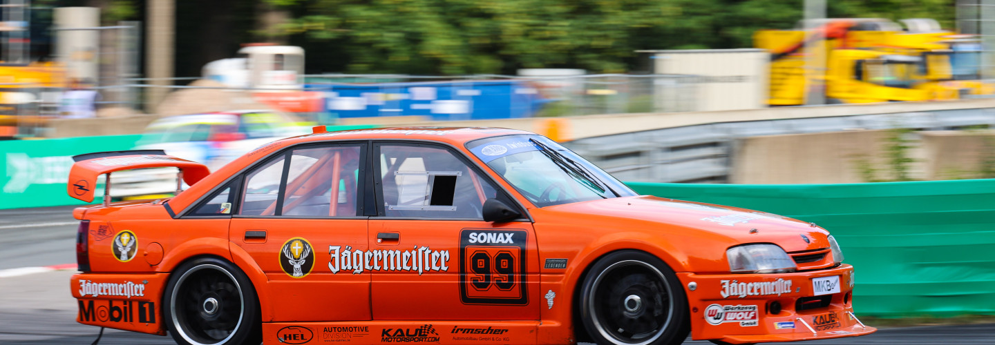 Fanliebling aus Rüsselsheim: Opel Omega Evo 500 in markanter Jägermeister Optik