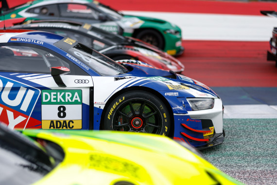 Das DEKRA Logo ist jeweils auf den Startnummern aller professionellen Rundstreckenserien des ADAC zu sehen.