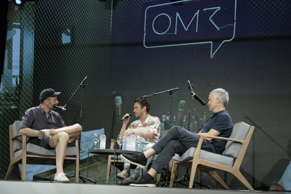 Footage von einer Folge OMR-Podcast im Deutschen Haus Paris mit Clueso.