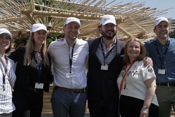 Footage von der Getränkegruppe AB InBev im Deutschen Haus Paris.