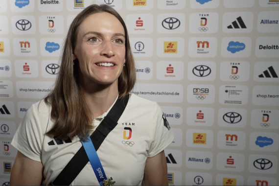 Im Interview spricht Tokio-Olympiasiegerin Ricarda Funk u.a. über ihre Gefühle nach dem gestrigen Wettkampf und gibt einen Ausblick auf das noch anstehende Cross-Rennen.