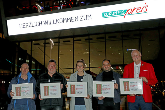 Glückliche Zukunftspreisträger: Gerd Thomas, Marcel Grabow, Lea Wippermann, Ethem Ebrem, Matthias Nehls (v. l.)