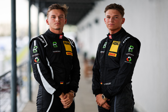 Die Zwillingsbrüder Sandro und Juliano Holzem starten in ihre zweite Saison im ADAC GT Masters