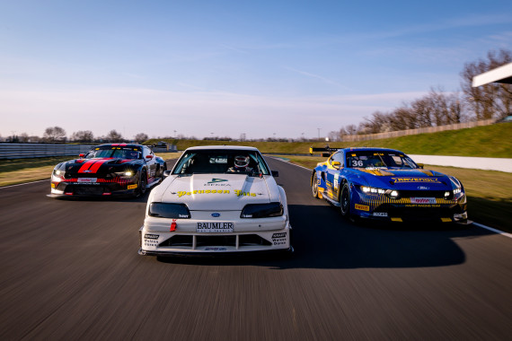 Beim DTM-Test traf der alte Ford Mustang 5.0 GT auf zwei neue Ford Mustang GT3