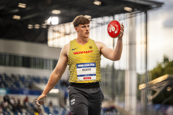 Steven Richter (TU Chemnitz) mit 61,77 Metern die Silbermedaille gewann.