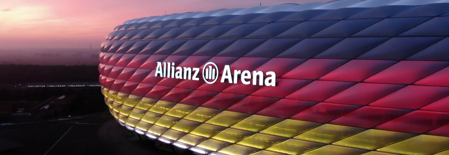 Anlässlich des Einkleidungs-Starts in München wurde die Arena in den Farben des Team Deutschland illuminiert.