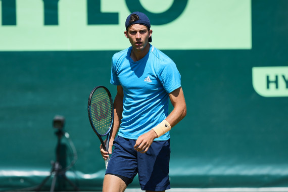 Überraschungsmann Henri Squire steht in der zweiten Runde der French Open und erhält eine Wildcard für das Hauptfeld der 31. TERRA WORTMANN OPEN