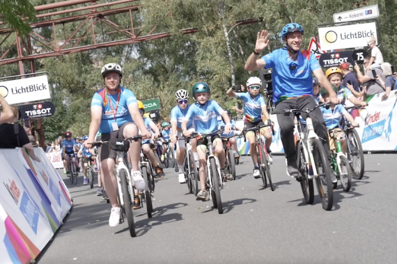 Footage: Jens Voigt beim Auftakt der Deutschland-Tour