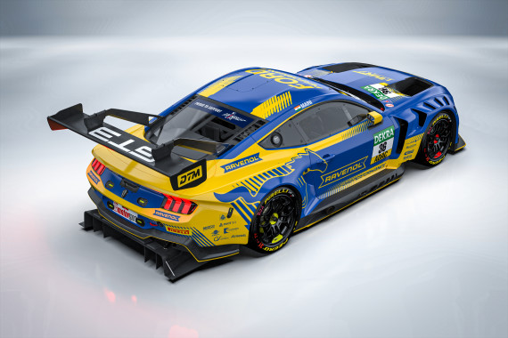 In den Farben von DTM-Partner Ravenol tritt Arjun Maini in der DTM 2025 an