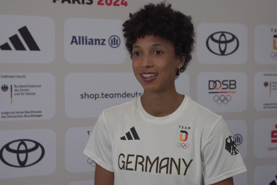Im Interview spricht die Olympiasiegerin im Weitsprung Malaika Mihambo u.a. über ihr konkretes Ziel, bei Olympia ihr Bestes zu geben und darüber, wie sie vor den Wettkämpfen gelassen bleibt.