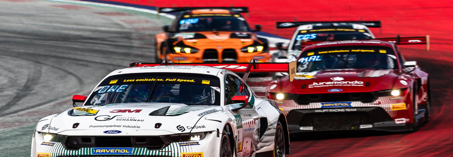 Die Tabellenführer Salman Owega und Finn Wiebelhaus im weißen Ford Mustang GT3