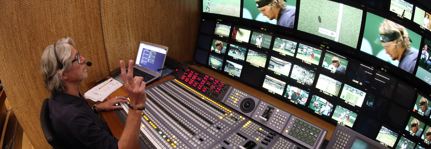 Joachim Günter sorgt im Übertragungswagen dafür, dass die Bilder in die ganze Welt gesendet werden