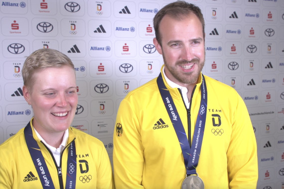 Im Interview sprechen die Bogenschütz*innen Michelle Kroppen und Florian Unruh über ihren Bronze-Erfolg im Mixed Recurve Team sowie deren Erwartungen an die Einzelwettkämpfe in den kommenden Tagen und die damit verbundenen Chancen auf Quotenplätze für Olympia 2024.