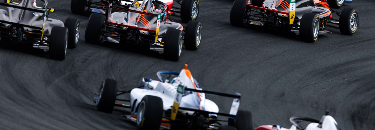 Packende Rennaction der ADAC Highspeedschule auf dem aktuellen F1-Kurs