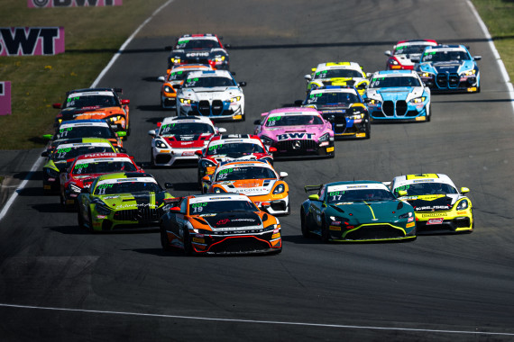 Die ADAC GT4 Germany kommt mit 21 Fahrzeugen zum Norisring
