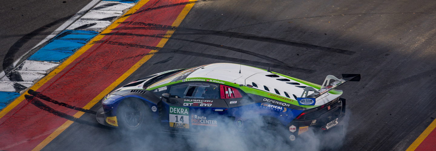 Emil Frey Racing sicherte sich die Teammeisterschaft und feierte mit Donuts