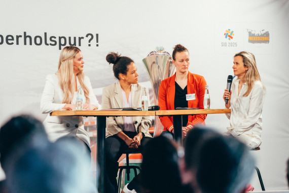 SID Mixed Zone - "Frauenfußball auf der Überholspur?!"