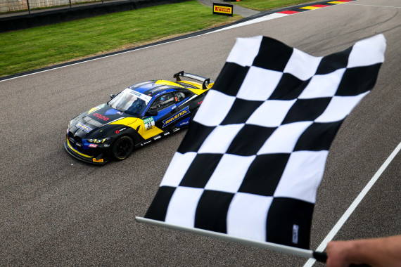 Gabriele Piana und Berkay Besler fahren auf dem Sachsenring zum zweiten Saisonsieg
