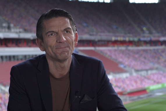 Im Interview spricht Preisträger Deniz Aytekin u.a. über seine Auszeichnung, die Leistung der deutschen Elite-Schiedsrichter sowie die Förderung des Schiedsrichter-Nachwuchses.