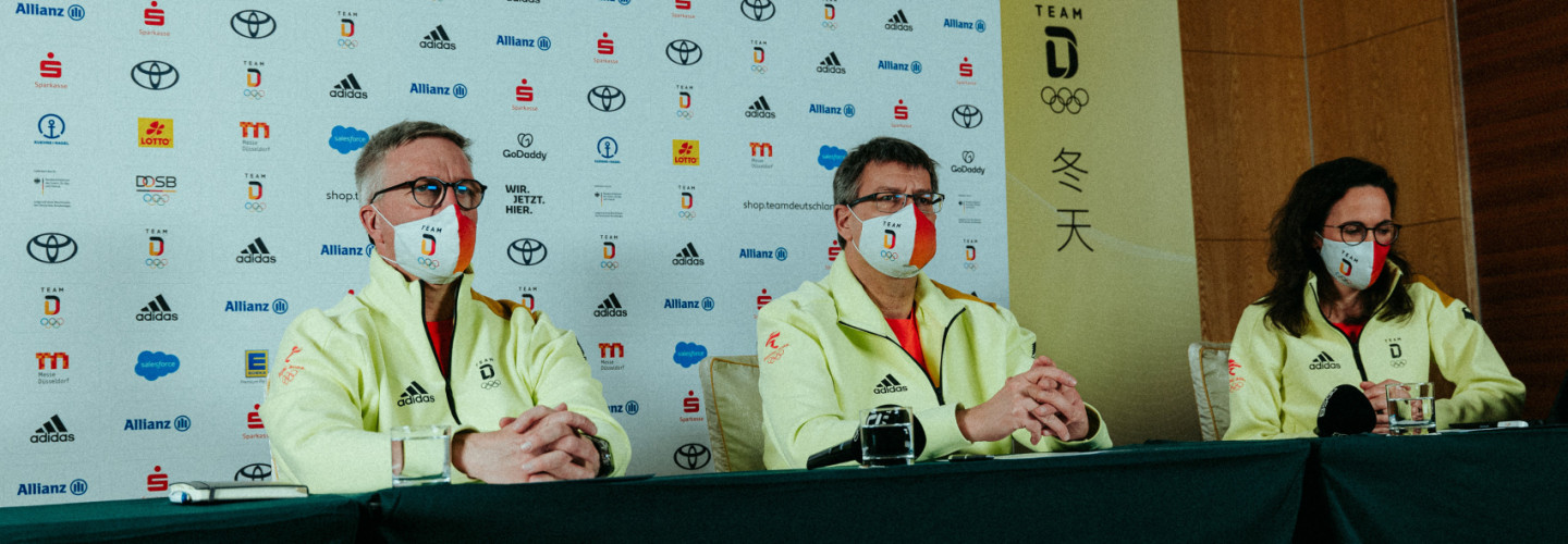 DOSB-Präsident Thomas Weikert und Chef de Mission Dirk Schimmelpfennig auf der Pressekonferenz in Peking