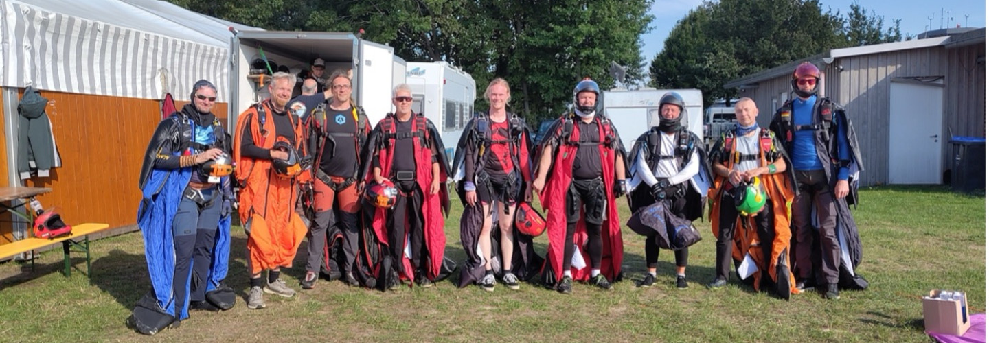 Die Teilnehmenden in Wingsuit Performance.