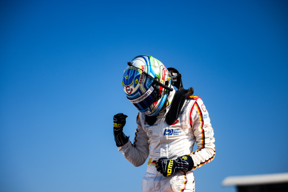 Valentino Catalano freut sich über einen nach dem Rennverlauf unerwarteten Sieg