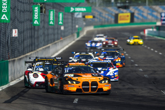 Die BMW-Piloten von FK Performance Motorsport haben auch am Lausitzring gewonnen