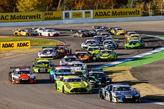 Das ADAC GT Masters startet mit einem vollen Feld in die Saison 2022