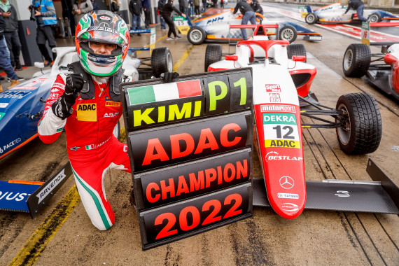 Andrea Kimi Antonelli (16/ITA/Prema Racing) ist neuer Champion in der ADAC Formel 4