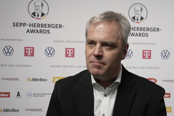 Im Interview spricht Christian Kosog, der für den OSC Bremerhaven den Preis in der Kategorie "Handicap" entgegen genommen hat, über die Arbeit des Vereins und die Auszeichnung bei den Sepp-Herberger-Awards.