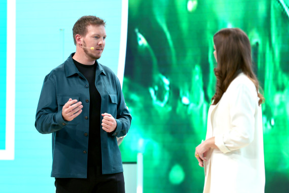 Bundestrainer Julian Nagelsmann übergab den Preis an den FC Augsburg