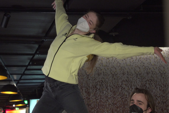 Schnittbilder des Eiskunstlauf-Teams und Linus Straßer