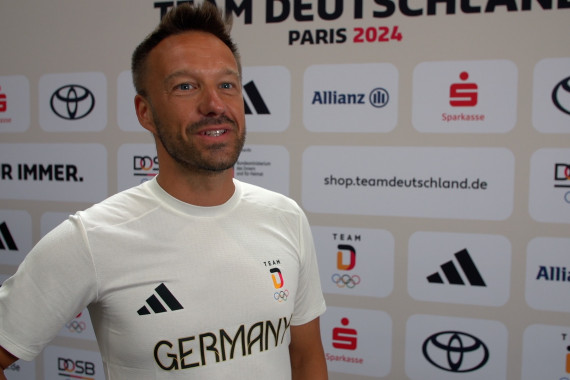 Im Interview spricht Hockey-Bundestrainer Valentin Altenburg über die Einkleidung sowie die Zielsetzung der Danas.