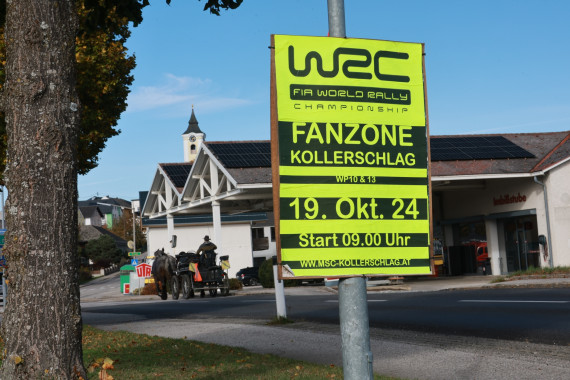 Follow me: Für den Besucherkomfort sind Fanzonen und Parkplätze großflächig und eindeutig ausgeschildert. Eine von zahllosen Services, die Besuchern ein ungetrübtes Rallyeerlebnis garantieren sollen