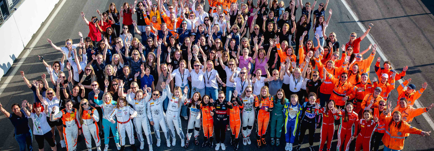 In Zandvoort trafen sich die Frauen auf der Start-Ziellinie zu einem besonderen Fototermin