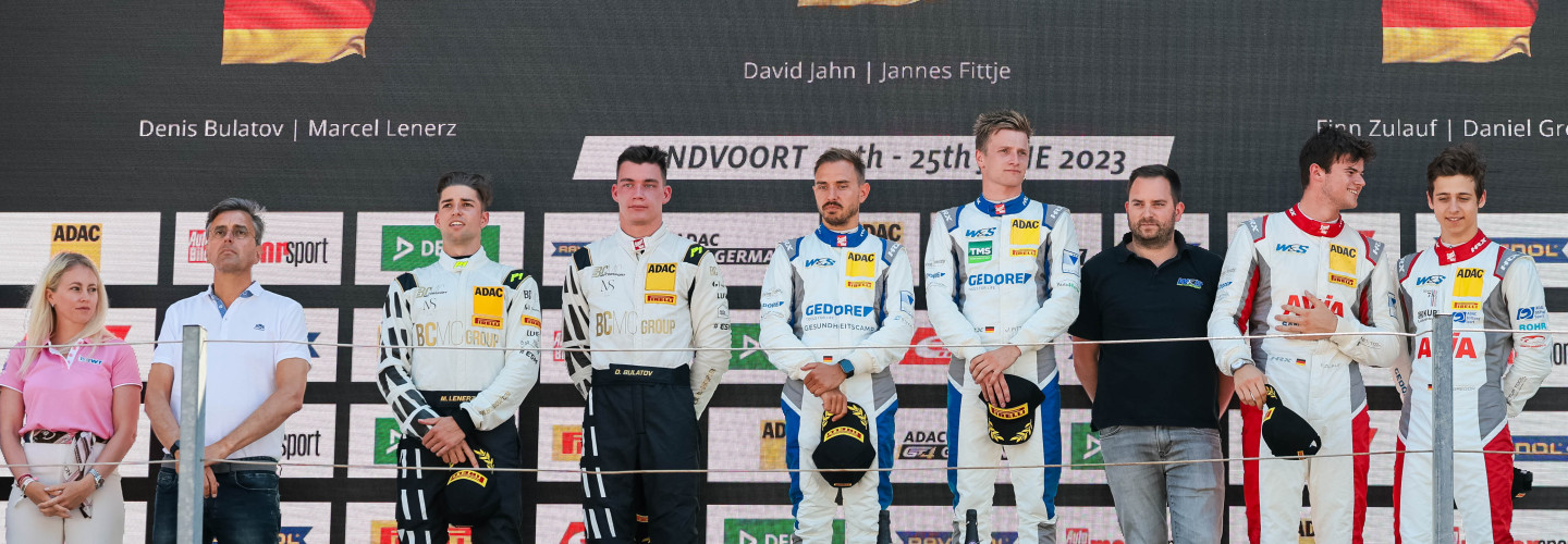Das Podium des Samstagrennens der ADAC GT4 Germany